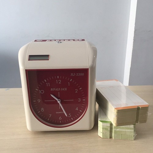 Máy chấm công RJ-3300A là thiết bị lý tưởng cho doanh nghiệp có quy mô từ 50–500 nhân viên, đặc biệt trong lĩnh vực sản xuất, nhà máy hoặc công ty chia nhiều ca làm việc. Máy hoạt động theo cơ chế in kim trực tiếp lên thẻ giấy, kết hợp với khả năng phân biệt giờ làm bằng 2 màu đỏ – đen rõ ràng.