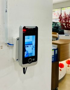 Máy Chấm Công Khuôn Mặt AI09F – Nhận Diện Cực Nhanh, Đeo Khẩu Trang Vẫn Chấm!